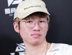 28圈- dininghall中文翻译 