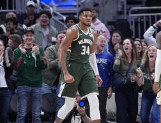 28圈-包含字母哥回归赛场，惊险取胜首场状态亮眼，湖人观众沸腾！的词条