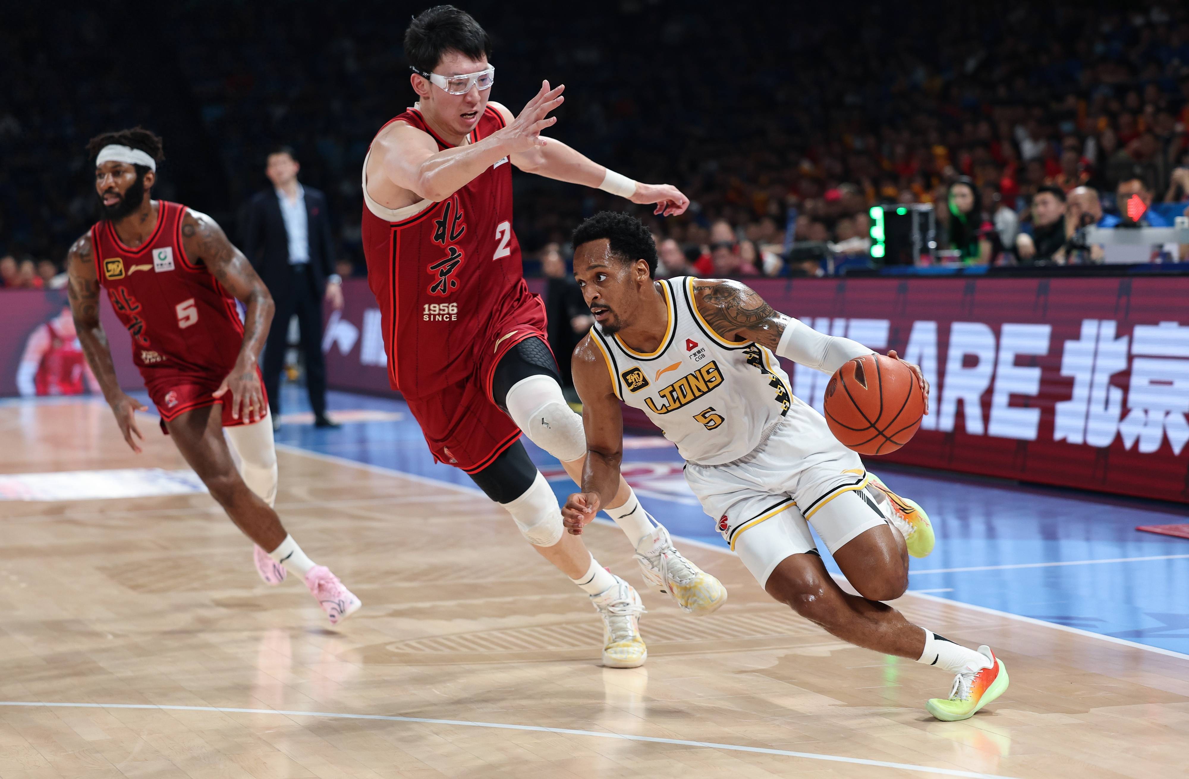 28圈- 广厦男篮迎荷甲关键赛，赛后扳平良机，媒体盛赞，控场能力受关注