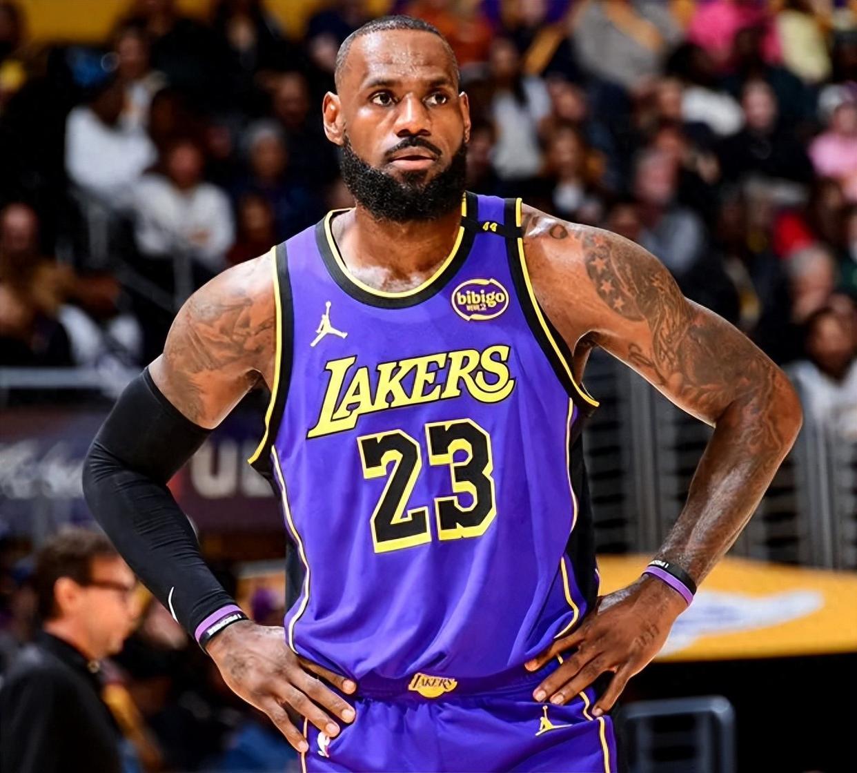 28圈体育-詹姆斯在独行侠比赛中高光表现，出色防守引发热议！的简单介绍