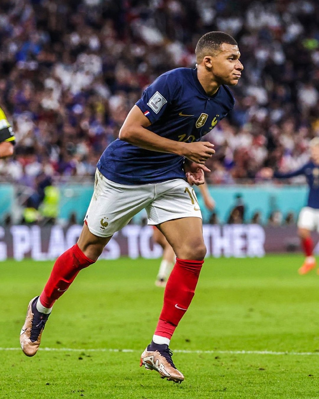 28圈体育-姆巴佩回归赛场，问鼎冠军首场状态亮眼，法国队观众沸腾！的简单介绍